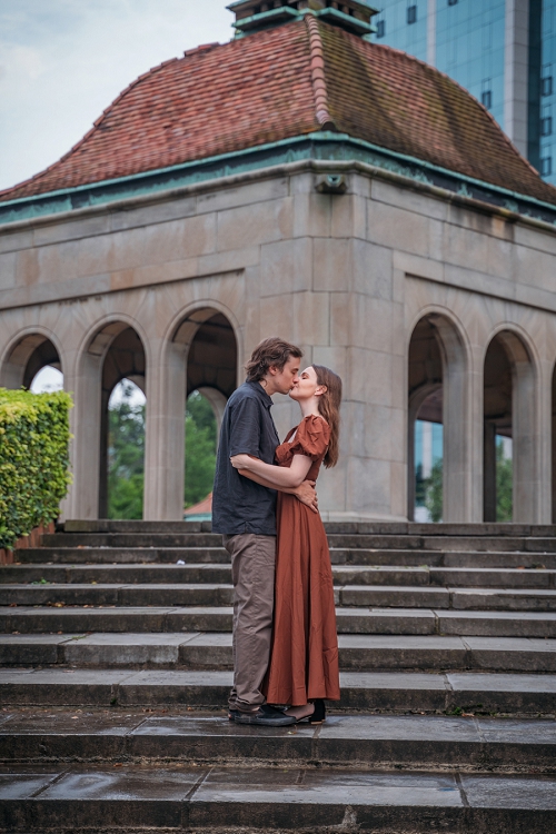 engagement photo at oakes garden theatre 