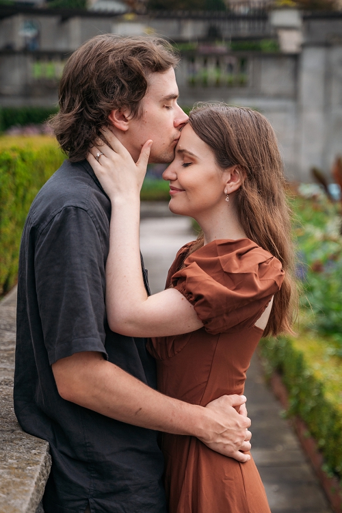 engagement photo kissing her forehead