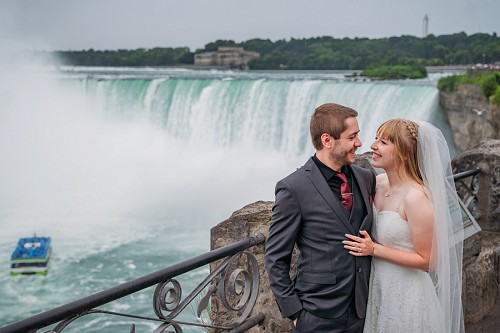 bride and groom with Niagara Falls in background