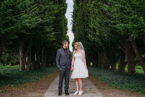 Niagara botanical gardens wedding with row of trees