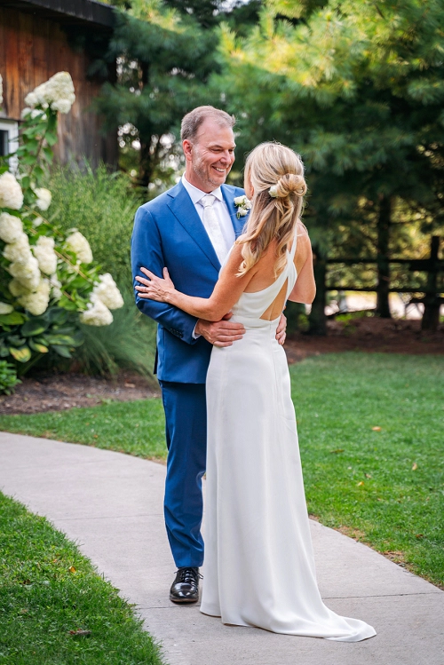 groom holding bride 