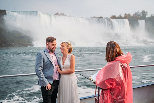 niagara falls elopement ceremony on cruise 