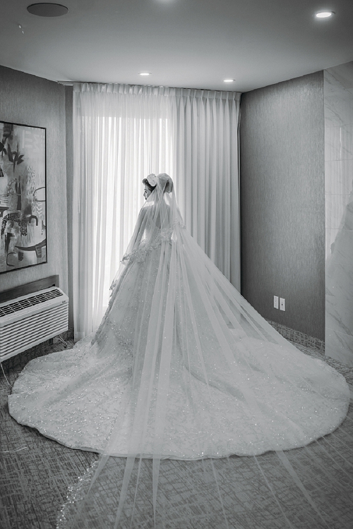  white oaks wedding bride getting ready in hotel room